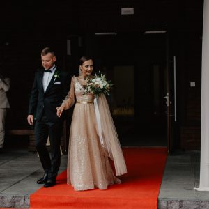 Miłość przyłapana na szczęśliwym uczynku! Marta i Patryk - fotografia ślubna w Hotelu Karczma Górecznik Fotografia Ślubna
