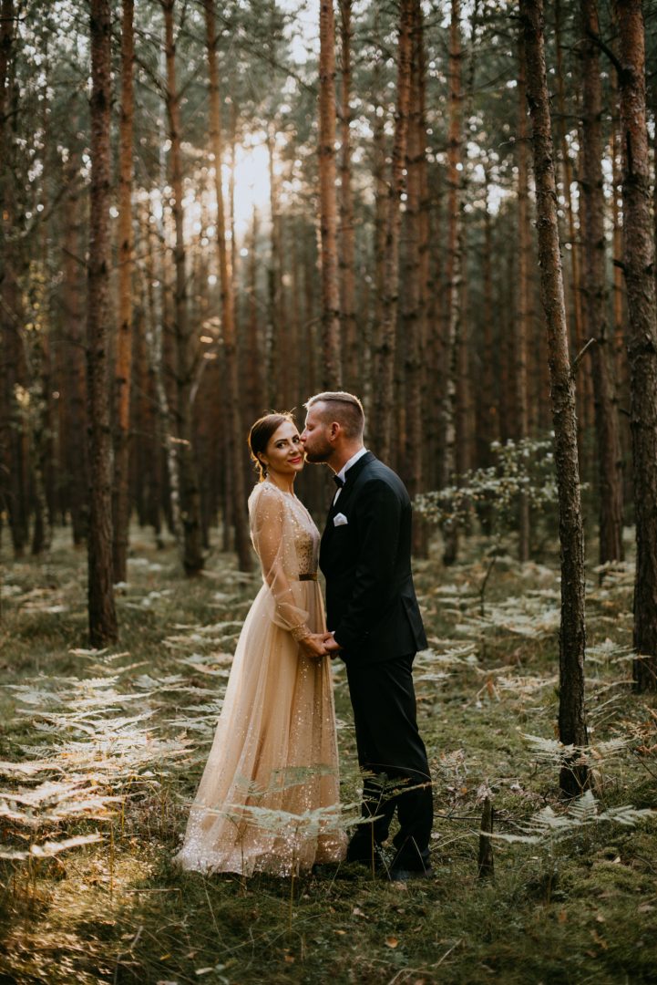 Sesja ślubna w lesie - miłość gra pierwsze skrzypce Fotografia Ślubna