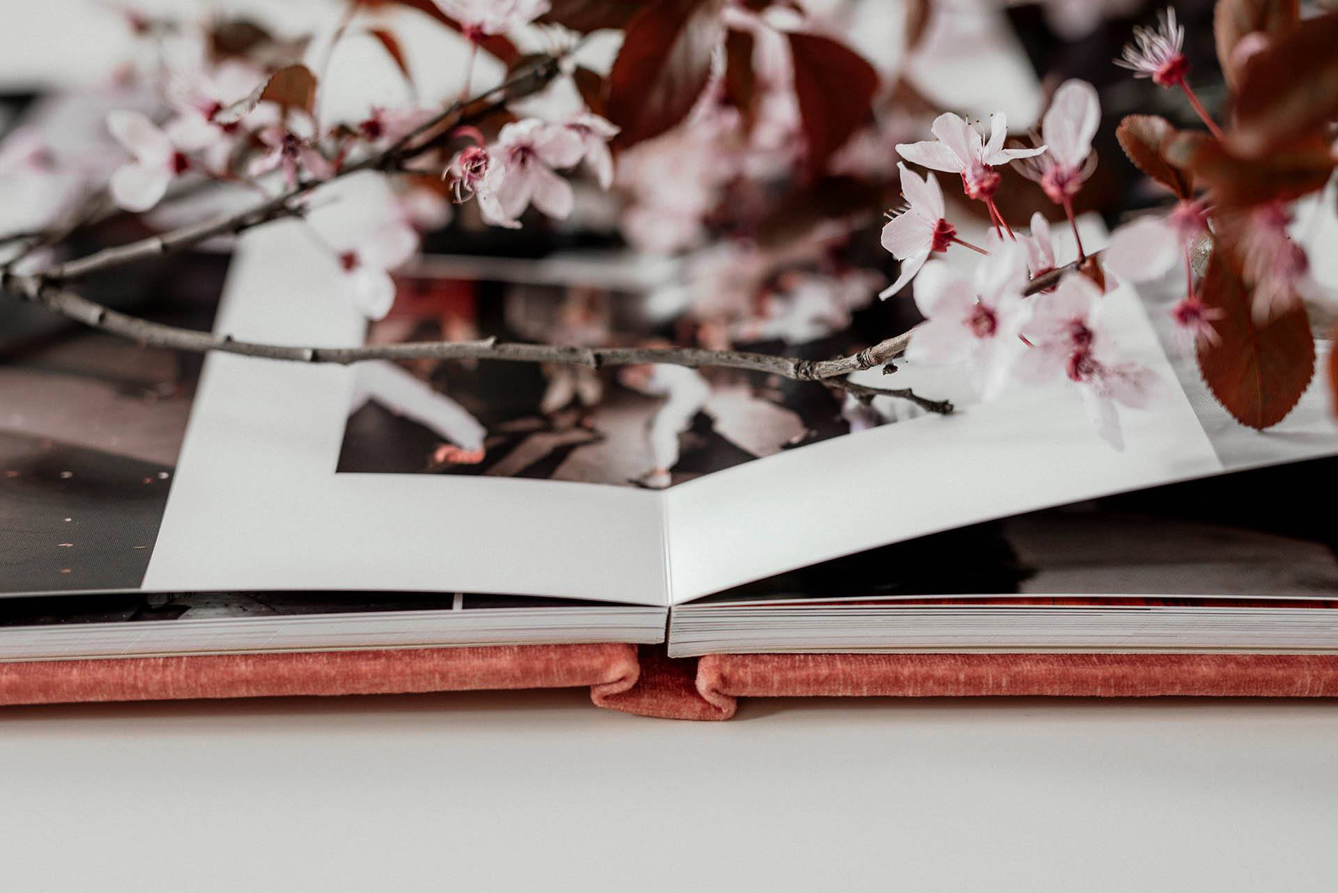 Album ślubny – dlaczego warto go mieć i jak zatrzymać wspomnienia na lata Fotografia Ślubna