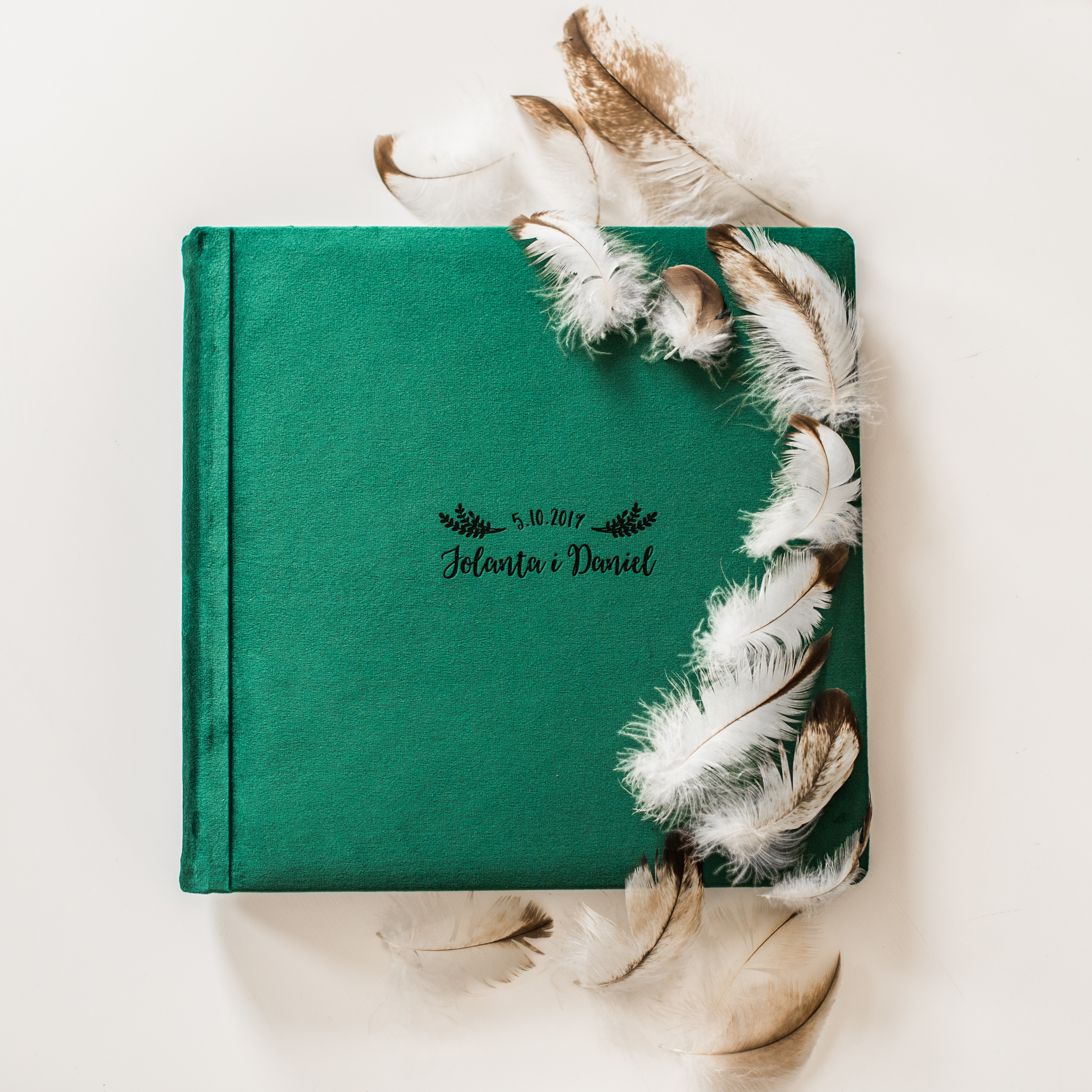 Album ślubny – dlaczego warto go mieć i jak zatrzymać wspomnienia na lata Fotografia Ślubna